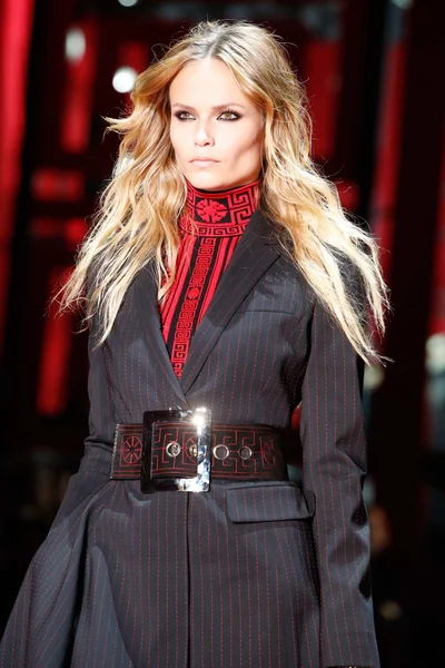 Look 18